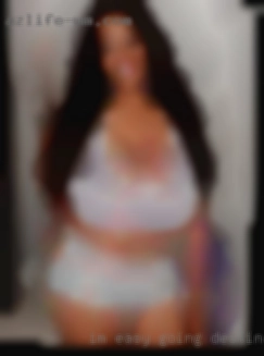 Im easy going but  shy in Destin, Florida for free in the beginning.