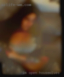 I'm housewives open to couples and   tgirls.